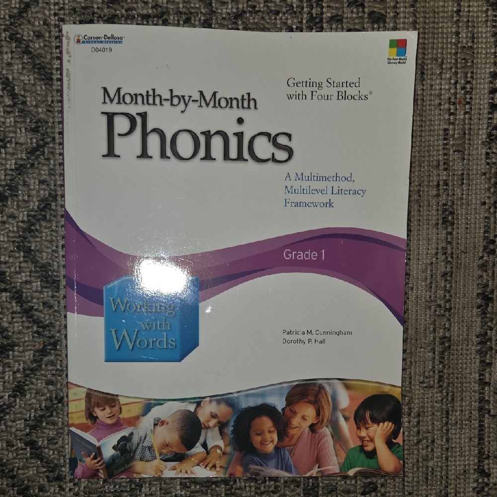 Month-by-Month Phonics Grade 1 Book
